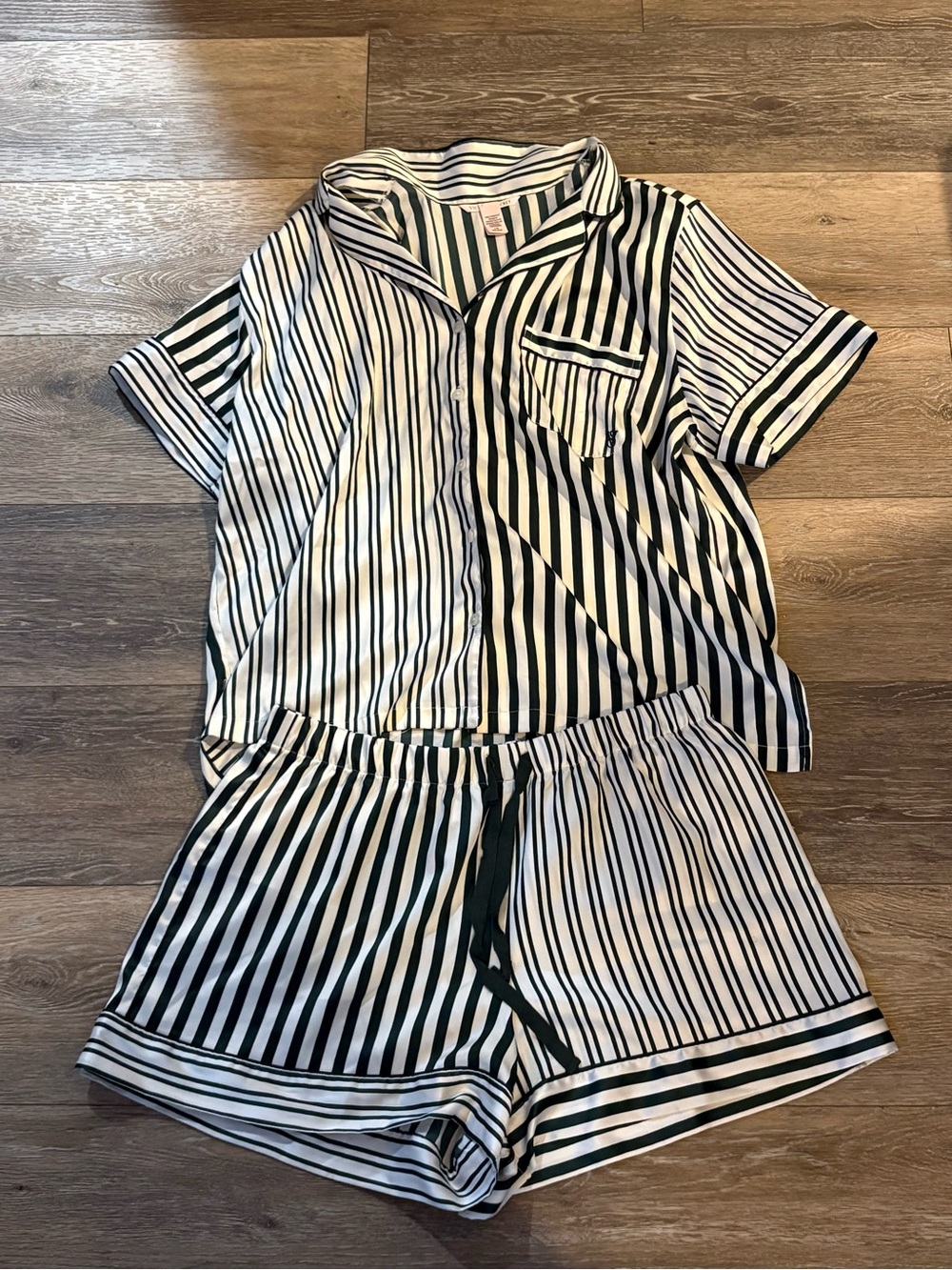 Victoria Secret Women’s Pajama Short Set Large Gently Used